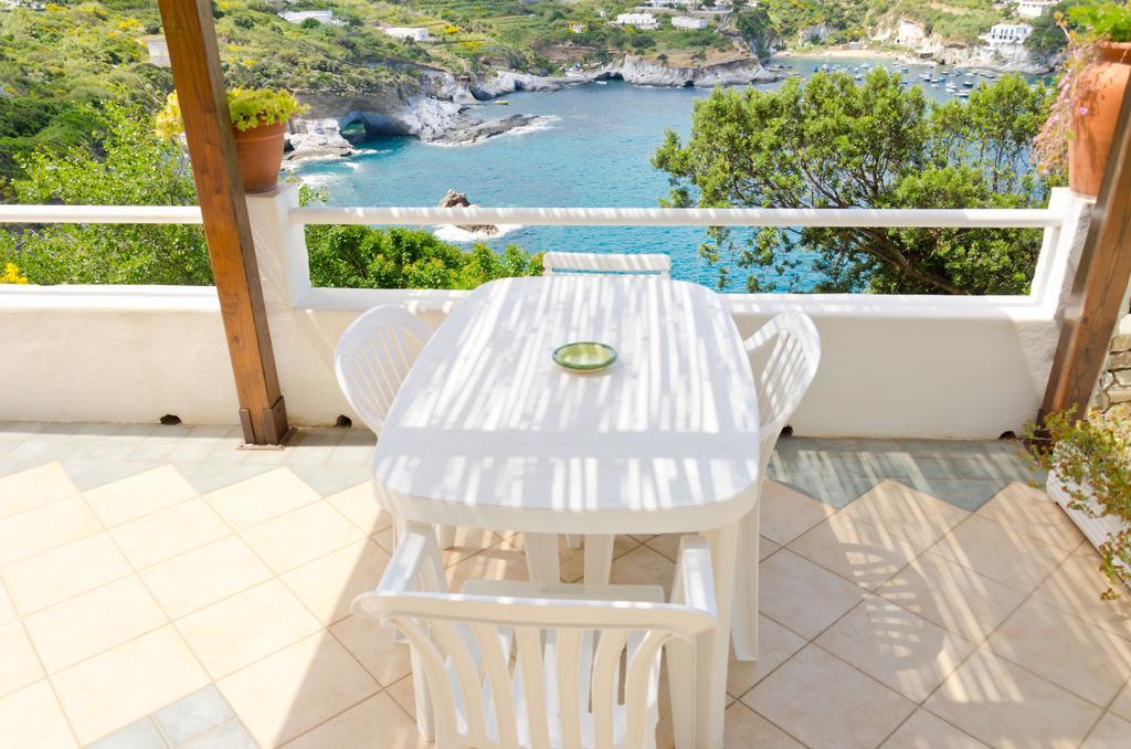 Sunset Village Ponza Rum bild