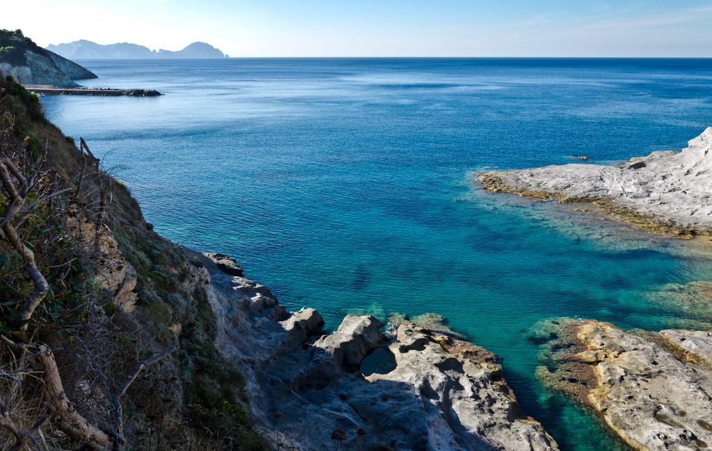 Sunset Village Ponza Rum bild