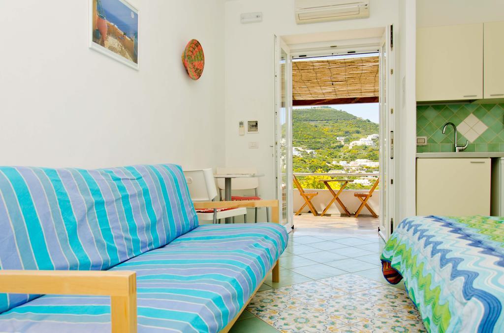 Sunset Village Ponza Rum bild